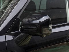 后视镜加热功能则针对雨雪、雾天场景设想